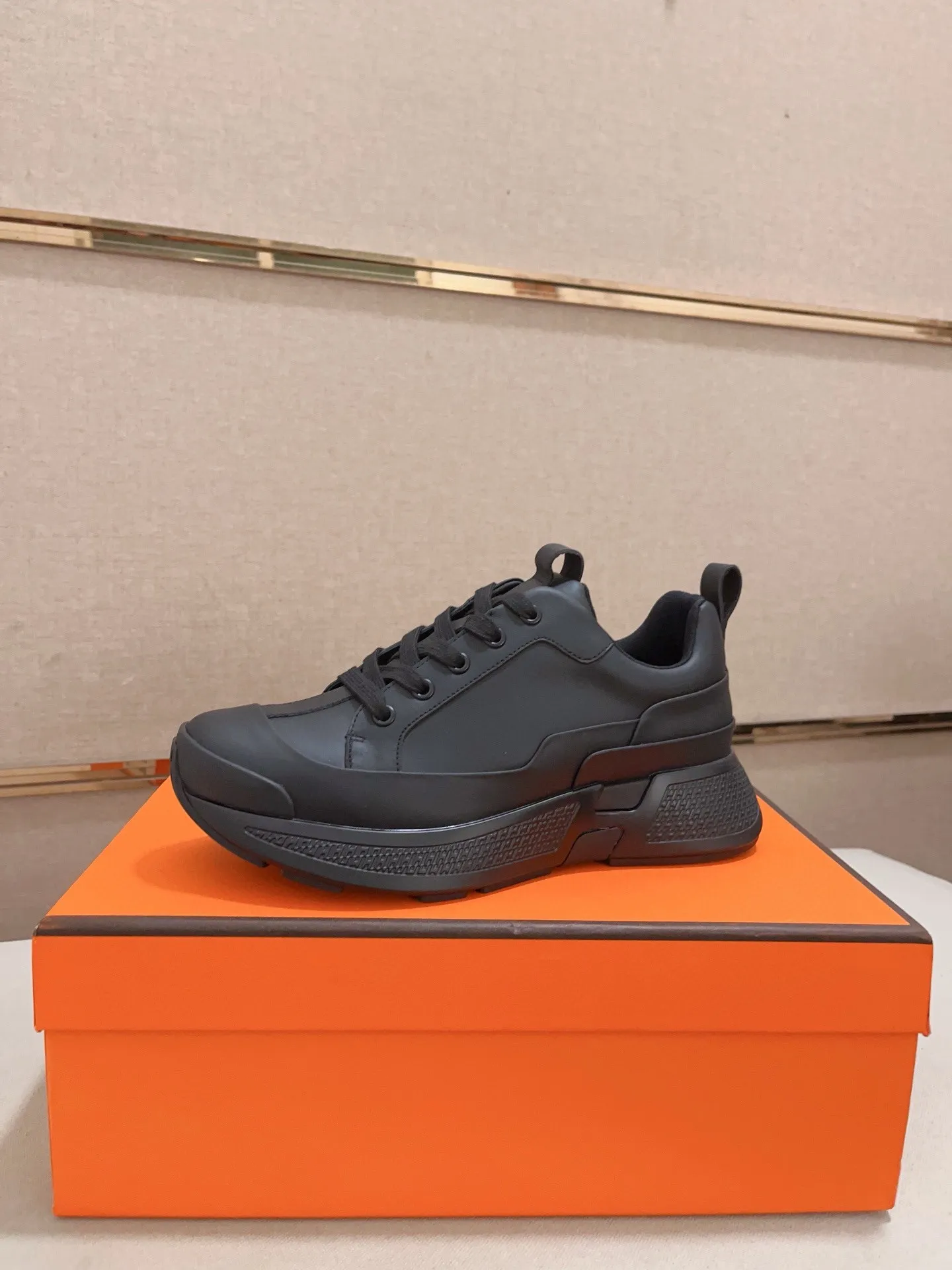 Men's clothing and shoes💰: 660💰《HERMES》【Classic Original Version】Hermès; Top 🔝 Purchasing Agency 🔍🔍Men’s latest 🇺🇸 counters are on sale simultaneously, original imported from Italy ▲▲Silk cowhide with breathable fabric ▲▲ (high-end and expensive Qi·Grade) Exquisite workmanship (Italian 🇮🇹Imported water-dyed 🐂cowhide lining) Sole: Original sole provided by the original factory, ⚠️Exclusive double-layer activity·TPR·Rubber·Combined molded outsole; Super·comfortable·wear-resistant·non-slip·environmental protection The real thing is more beautiful if you take the real thing (high quality, follow the order), you can enter and exit the counter at will * Number of yards: 38·39·40·41·42·43·44# (can be customized 45.)